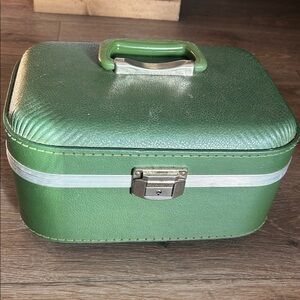 Vintage Green Travel Case